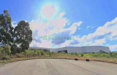 Imagem: O terreno possui 5340m² de Área e está localizado em Desvio