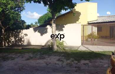 Imagem 2: Casa com 5 cômodos, sendo na casa principal, uma suite com closet, duas...