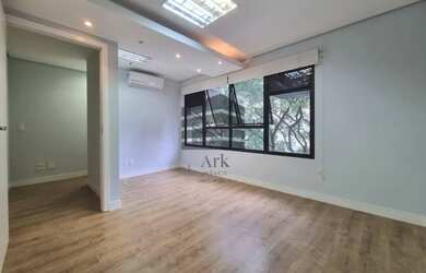 Imagem: O depósito possui 1 Vaga na garagem, 30m² de Área e está