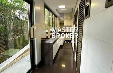 Imagem: A casa possui 5 Dormitórios, 5 Banheiros, 4 Vagas na garagem