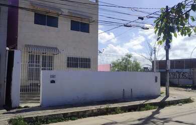 Imagem: A casa possui 3 Dormitórios, 4 Banheiros, 1 Vaga na garagem