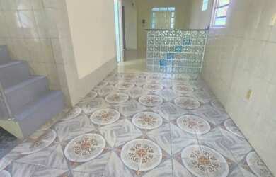 Imagem: A casa possui 2 Dormitórios, 2 Banheiros e 2 Vagas na garagem