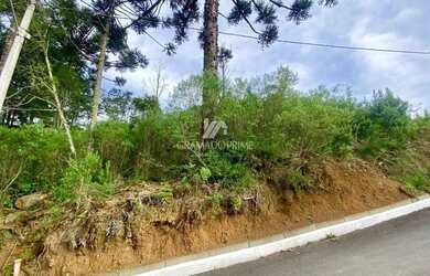 Imagem: O terreno possui 450m² de Área e está localizado em Gramado
