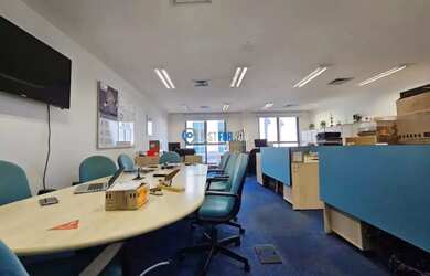 Imagem: O depósito possui 2 Vagas na garagem, 72m² de Área e está