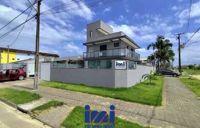 Imagem: A casa possui 4 Dormitórios, 4 Banheiros, 2 Vagas na garagem