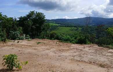 Imagem: O terreno possui 1.500m² de Área e está localizado em Santo