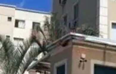 Imagem: O apartamento possui 2 Dormitórios, 1 Banheiro, 1 Vaga na garagem