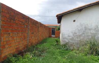 Imagem: A casa possui 2 Dormitórios, 1 Banheiro e 200m² de Área e