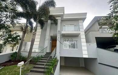 Imagem: A casa em condomínio possui 5 Dormitórios, 5 Banheiros, 2