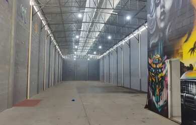 Imagem: O depósito possui 4 Vagas na garagem, 500m² de Área, Imóvel