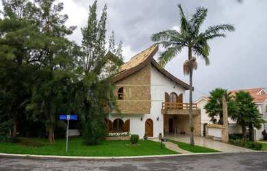 Imagem: A casa em condomínio possui 4 Dormitórios, 5 Banheiros, 4