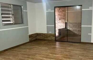 Imagem: A casa possui 5 Dormitórios, 2 Banheiros, 2 Vagas na garagem