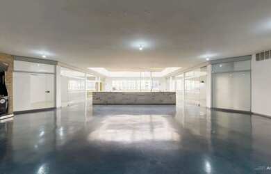 Imagem: O depósito possui 5 Vagas na garagem, 1.084m² de Área e