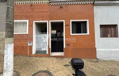 Imagem: A casa possui 2 Dormitórios, 1 Banheiro, 74m² de Área e