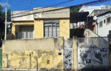 Imagem: A casa possui 3 Dormitórios, 3 Banheiros, 1 Vaga na garagem