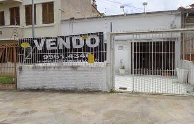 Imagem: A casa possui 2 Dormitórios, 2 Banheiros, 2 Vagas na garagem