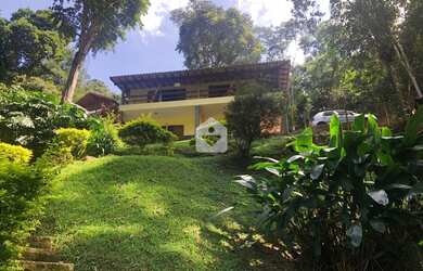 Imagem: A casa possui 3 Dormitórios, 1 Banheiro, 5 Vagas na garagem