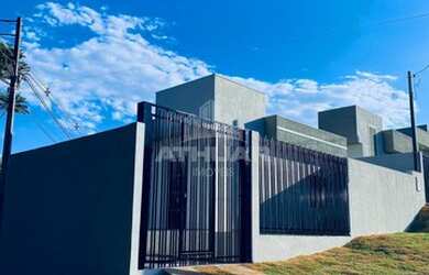 Imagem: A casa possui 2 Dormitórios, 2 Banheiros, 1 Vaga na garagem