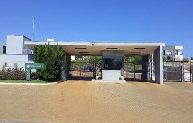 Imagem: O terreno possui 405m² de Área, Piscina e está localizado