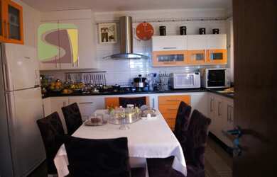 Imagem: A casa em condomínio possui 4 Dormitórios, 5 Banheiros, 4