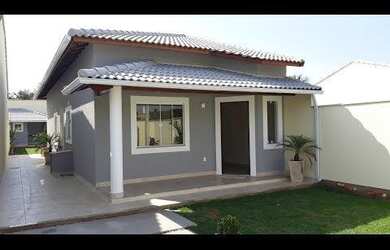 Imagem: A casa possui 3 Dormitórios, 2 Banheiros e está localizado