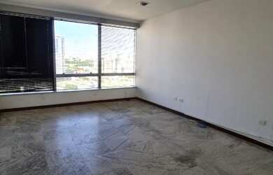 Imagem: O depósito possui 1 Vaga na garagem e 36m² de Área e está