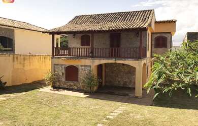 Imagem: A casa possui 3 Dormitórios, 2 Banheiros, 5 Vagas na garagem