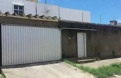 Imagem: A casa possui 4 Dormitórios, 5 Banheiros, 2 Vagas na garagem