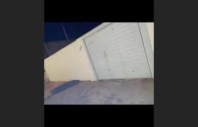 Imagem: A casa possui 3 Dormitórios, 2 Banheiros, 3 Vagas na garagem