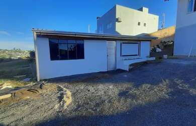 Imagem: A casa possui 1 Dormitório, 1 Banheiro, 40m² de Área e está