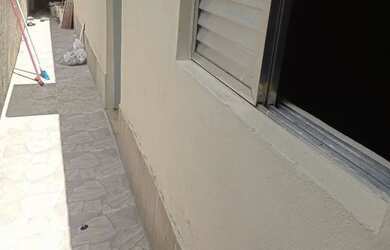 Imagem: A casa possui 2 Dormitórios e 1 Banheiro e está localizado