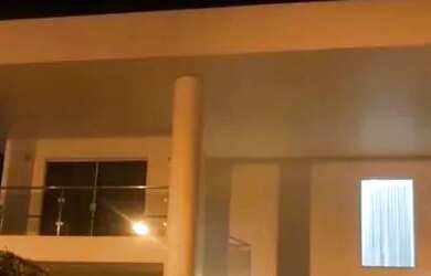 Imagem: A casa em condomínio possui 4 Dormitórios, 5 Banheiros, 2