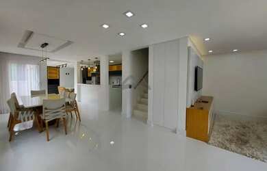 Imagem: A casa em condomínio possui 3 Dormitórios, 3 Banheiros, 2