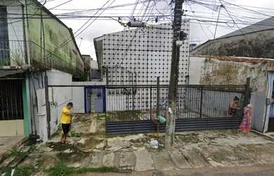 Imagem: A casa possui 2 Dormitórios, 2 Banheiros, 1 Vaga na garagem