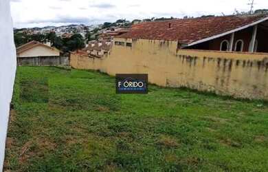 Imagem: O terreno à venda possui e está localizado em Vila Santista