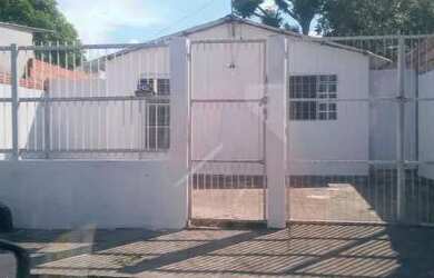 Imagem: A casa possui 2 Dormitórios, 1 Banheiro, 3 Vagas na garagem