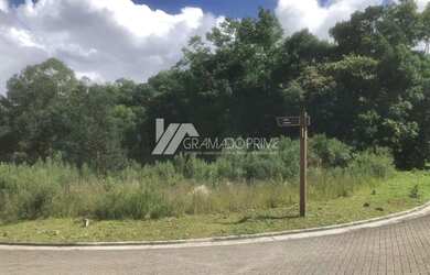 Imagem: O terreno possui 594m² de Área e está localizado em Gramado