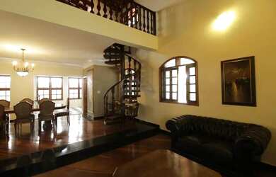 Imagem: A casa em condomínio possui 4 Dormitórios, 4 Banheiros, 4