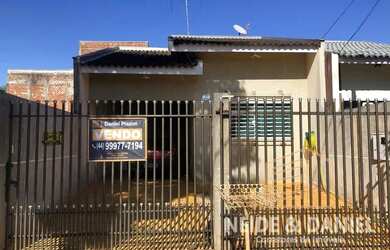 Imagem: A casa possui 3 Dormitórios, 2 Banheiros, 3 Vagas na garagem