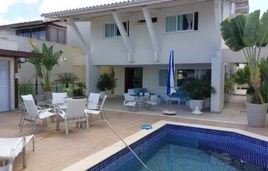 Imagem: A casa em condomínio possui 4 Dormitórios, 5 Banheiros, 4