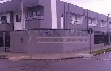 Imagem: A casa possui 3 Dormitórios, 2 Banheiros, 2 Vagas na garagem