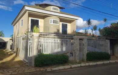 Imagem: A casa em condomínio possui 4 Dormitórios, 4 Banheiros, 3