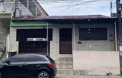 Imagem: A casa possui 2 Dormitórios, 1 Banheiro, 1 Vaga na garagem