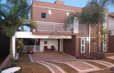 Imagem: A casa em condomínio possui 3 Dormitórios, 2 Banheiros, 2