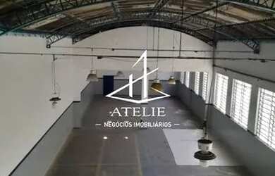 Imagem: O depósito possui 4 Vagas na garagem, 720m² de Área e está