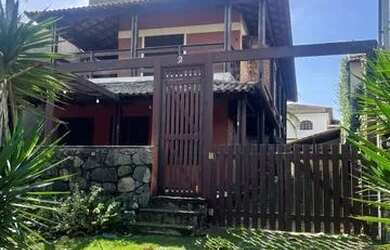 Imagem: A casa possui 5 Dormitórios, 3 Banheiros, 4 Vagas na garagem