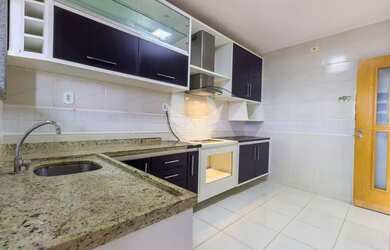 Imagem: O apartamento possui 3 Dormitórios, 2 Banheiros, 2 Vagas na