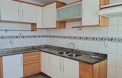 Imagem 2: Casa no Cond. Villagio del Fiori- 03 suites- flores