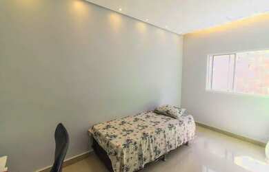 Imagem: A casa em condomínio possui 2 Dormitórios, 2 Banheiros, 4