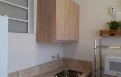 Imagem: O apartamento possui 2 Dormitórios, 1 Banheiro, 1 Vaga na garagem